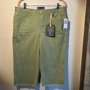 New Democracy “Ab”solution Scalloped Capris